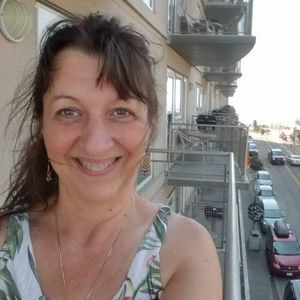 Meet your Posher, Deedee